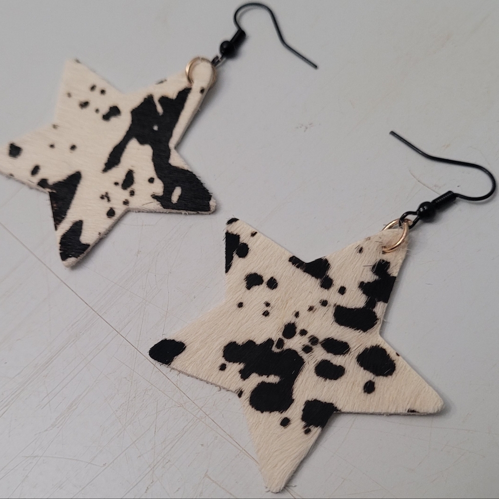 Star-Shaped Black and White Earrings